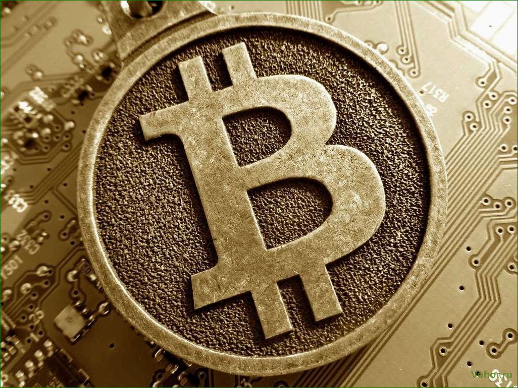 Bitcoin is a cryptocurrency that is revolutionizing the global economy and causing controversy among experts.