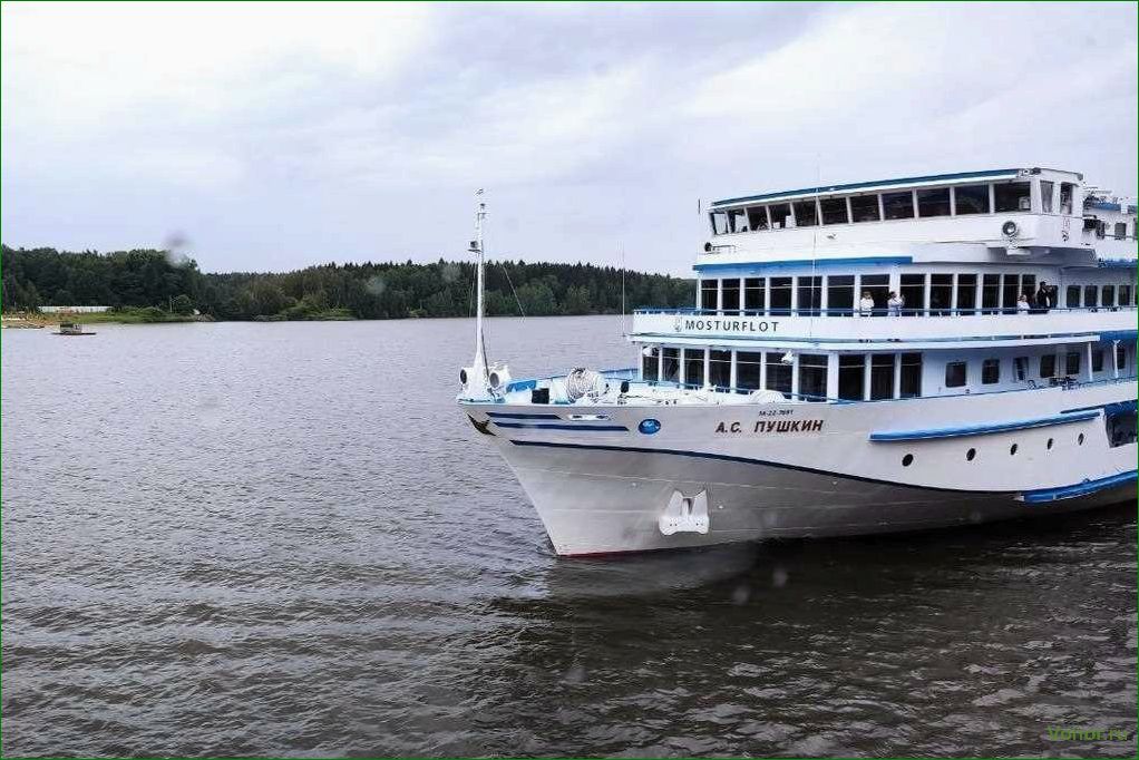 Traveling along the waterways of the historical center of St. Petersburg